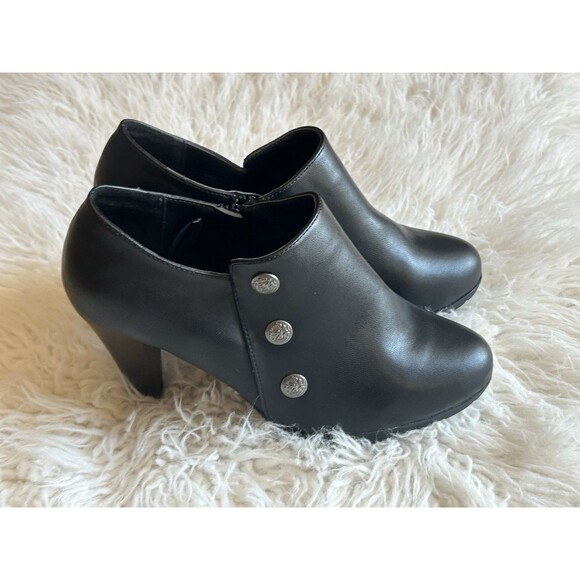 White Mountain Size 9 Black Faux Leather Block Heel Ankle Booties Crest Button - Picture 12 of 12